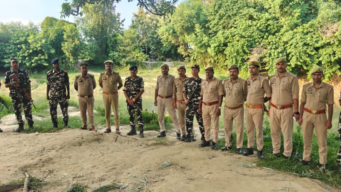सीमा क्षेत्र के खैरा घाट से पुलिस -एस एस बी का संयुक्त गश्त , सुरक्षा व्यवस्था का लिया जायजा