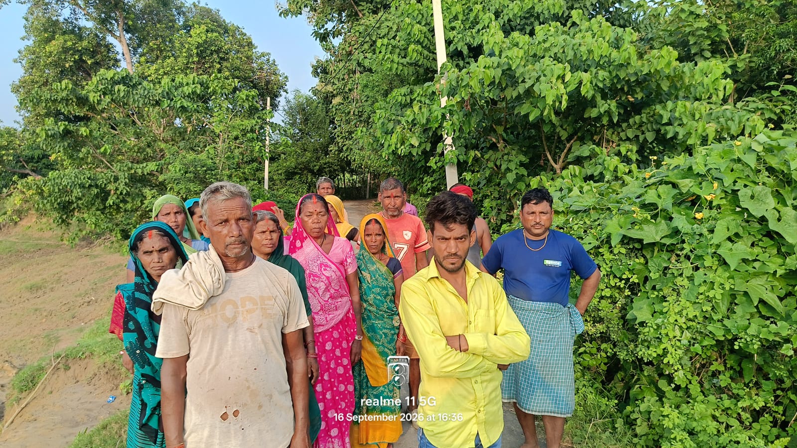 प्रधानमंत्री आवास और शौचालय के लिए तरस रहे ग्राम पंचायत राजपुर टोला कोमरवा के लोग